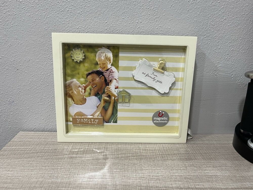 Hallmark Magnetic Shadowbox Picture Frame Family Fun Magnetic Attachments NEW